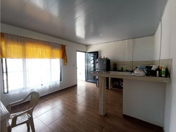 SE VENDE HERMOSA CASA EN EL BARRIO SALOMIA