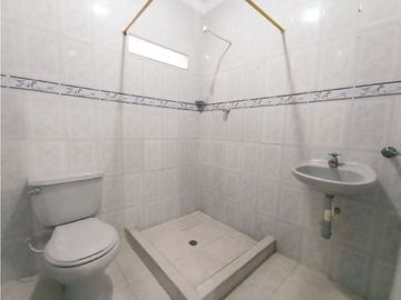SE VENDE HERMOSA CASA EN EL BARRIO SALOMIA