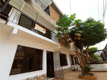 SE VENDE HERMOSA CASA EN EL BARRIO SALOMIA