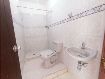 SE VENDE HERMOSA CASA EN EL BARRIO SALOMIA