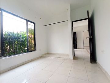SE VENDE HERMOSA CASA EN EL BARRIO SALOMIA