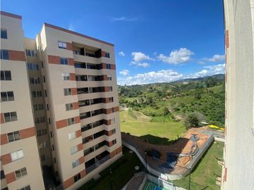 APARTAMENTO EN UNIDAD CERRADA CON ACABADOS EN MARINILLA