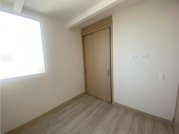 APARTAMENTO EN UNIDAD CERRADA CON ACABADOS EN MARINILLA