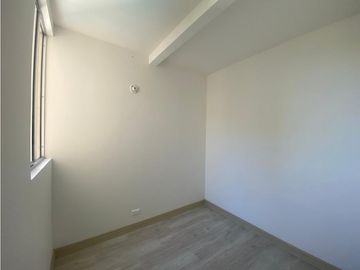 APARTAMENTO EN UNIDAD CERRADA CON ACABADOS EN MARINILLA