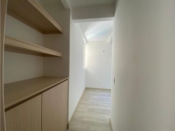 APARTAMENTO EN UNIDAD CERRADA CON ACABADOS EN MARINILLA