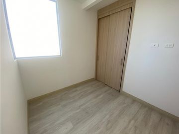 APARTAMENTO EN UNIDAD CERRADA CON ACABADOS EN MARINILLA