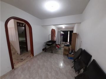 Casa de tres pisos en venta y permuta Barrio El Bosque Palmira Valle