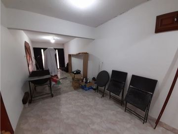 Casa de tres pisos en venta y permuta Barrio El Bosque Palmira Valle