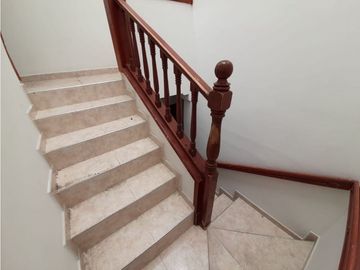 Casa de tres pisos en venta y permuta Barrio El Bosque Palmira Valle