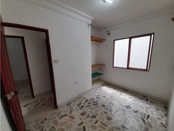 Casa de tres pisos en venta y permuta Barrio El Bosque Palmira Valle