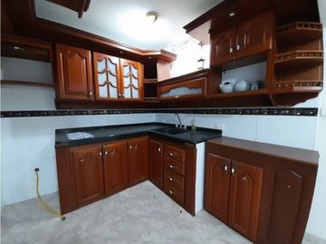 Casa de tres pisos en venta y permuta Barrio El Bosque Palmira Valle