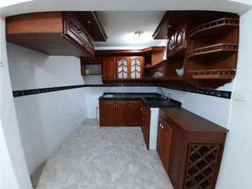 Casa de tres pisos en venta y permuta Barrio El Bosque Palmira Valle