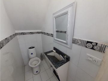 Casa de dos pisos con local en venta / permuta La Italia Palmira