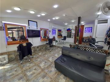 Casa de dos pisos con local en venta / permuta La Italia Palmira