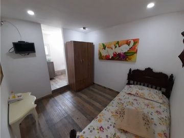 Casa de dos pisos con local en venta / permuta La Italia Palmira