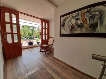 Casa de dos pisos con local en venta / permuta La Italia Palmira