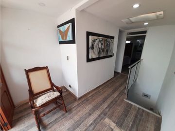 Casa de dos pisos con local en venta / permuta La Italia Palmira