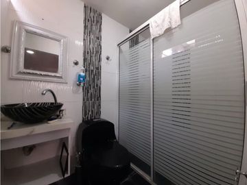 Casa de dos pisos con local en venta / permuta La Italia Palmira