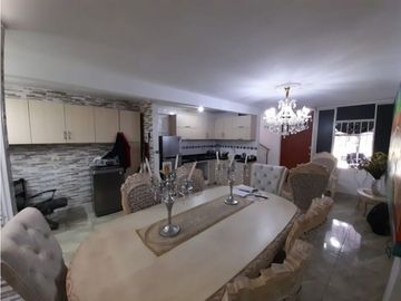 Casa de dos pisos con local en venta / permuta La Italia Palmira