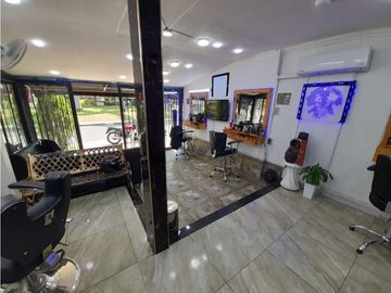 Casa de dos pisos con local en venta / permuta La Italia Palmira