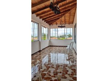 Hermosa finca en parcelación cerrada en venta Santa Elena El Cerrito