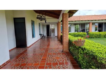 Hermosa finca en parcelación cerrada en venta Santa Elena El Cerrito
