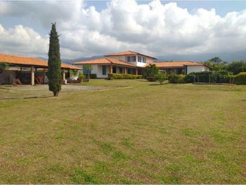Hermosa finca en parcelación cerrada en venta Santa Elena El Cerrito