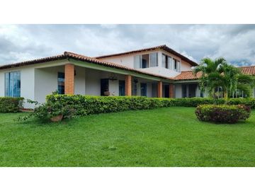 Hermosa finca en parcelación cerrada en venta Santa Elena El Cerrito