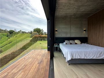 Vendo lujosa casa Campestre en el Peñol. Antioquia