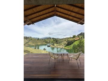Vendo lujosa casa Campestre en el Peñol. Antioquia
