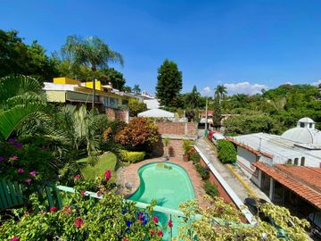 Casa en Club de Golf Cuernavaca, cerca de Las Palmas
