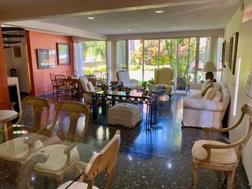 Casa en Club de Golf Cuernavaca, cerca de Las Palmas
