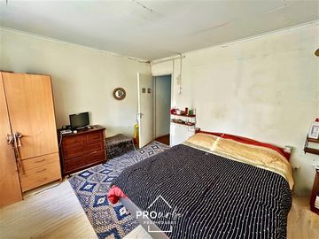 Casa en Venta en Para Remodelar, Bien Emplazada en 830 m2 de Terreno, en Faldas del Cerro Calán, Las Condes