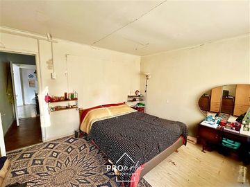 Casa en Venta en Para Remodelar, Bien Emplazada en 830 m2 de Terreno, en Faldas del Cerro Calán, Las Condes
