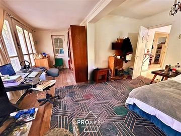 Casa en Venta en Para Remodelar, Bien Emplazada en 830 m2 de Terreno, en Faldas del Cerro Calán, Las Condes