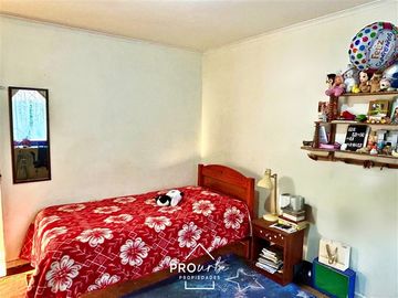Casa en Venta en Para Remodelar, Bien Emplazada en 830 m2 de Terreno, en Faldas del Cerro Calán, Las Condes