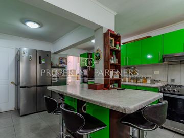 Oportunidad Alto Macul - casa segura dentro de microbarrio - Bajo precio tasación.  3d, 3b, 2e