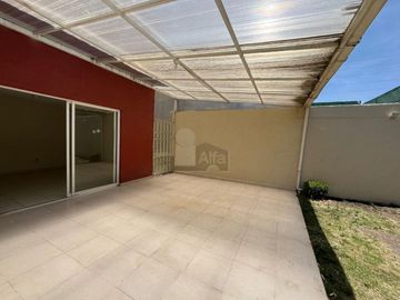 Casa en VENTA en Residencial Girona. La Magdalena Ocotitlán, Metepec.