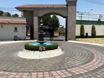 Casa en VENTA en Residencial Girona. La Magdalena Ocotitlán, Metepec.
