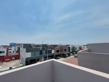 VENTA DE CASA EN LA ANTIGUA CEMENTERA TRES RECAMARAS, CUATRO BAÑOS