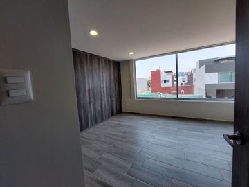 VENTA DE CASA EN LA ANTIGUA CEMENTERA TRES RECAMARAS, CUATRO BAÑOS