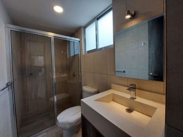 VENTA DE CASA EN LA ANTIGUA CEMENTERA TRES RECAMARAS, CUATRO BAÑOS