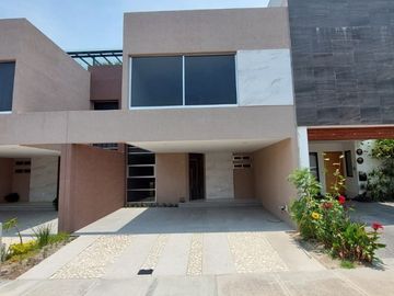 VENTA DE CASA EN LA ANTIGUA CEMENTERA TRES RECAMARAS, CUATRO BAÑOS
