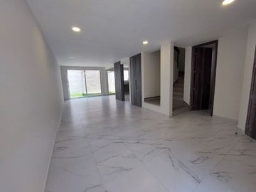 VENTA DE CASA EN LA ANTIGUA CEMENTERA TRES RECAMARAS, CUATRO BAÑOS