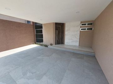 VENTA DE CASA EN LA ANTIGUA CEMENTERA TRES RECAMARAS, CUATRO BAÑOS