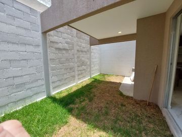 VENTA DE CASA EN LA ANTIGUA CEMENTERA TRES RECAMARAS, CUATRO BAÑOS