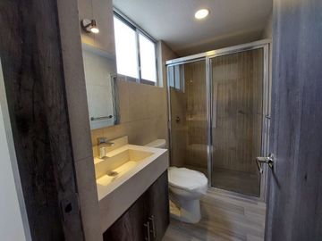 VENTA DE CASA EN LA ANTIGUA CEMENTERA TRES RECAMARAS, CUATRO BAÑOS