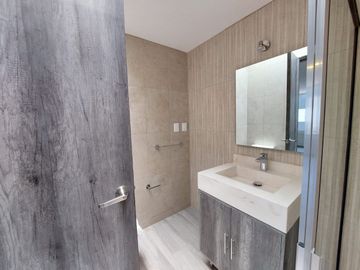 VENTA DE CASA EN LA ANTIGUA CEMENTERA TRES RECAMARAS, CUATRO BAÑOS