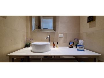 Se vende apartamento amoblado ubicado en avenida balboa.  (AA)