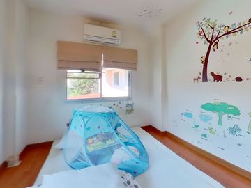 4 Bedroom House for sale at Moo Baan Rung Arun